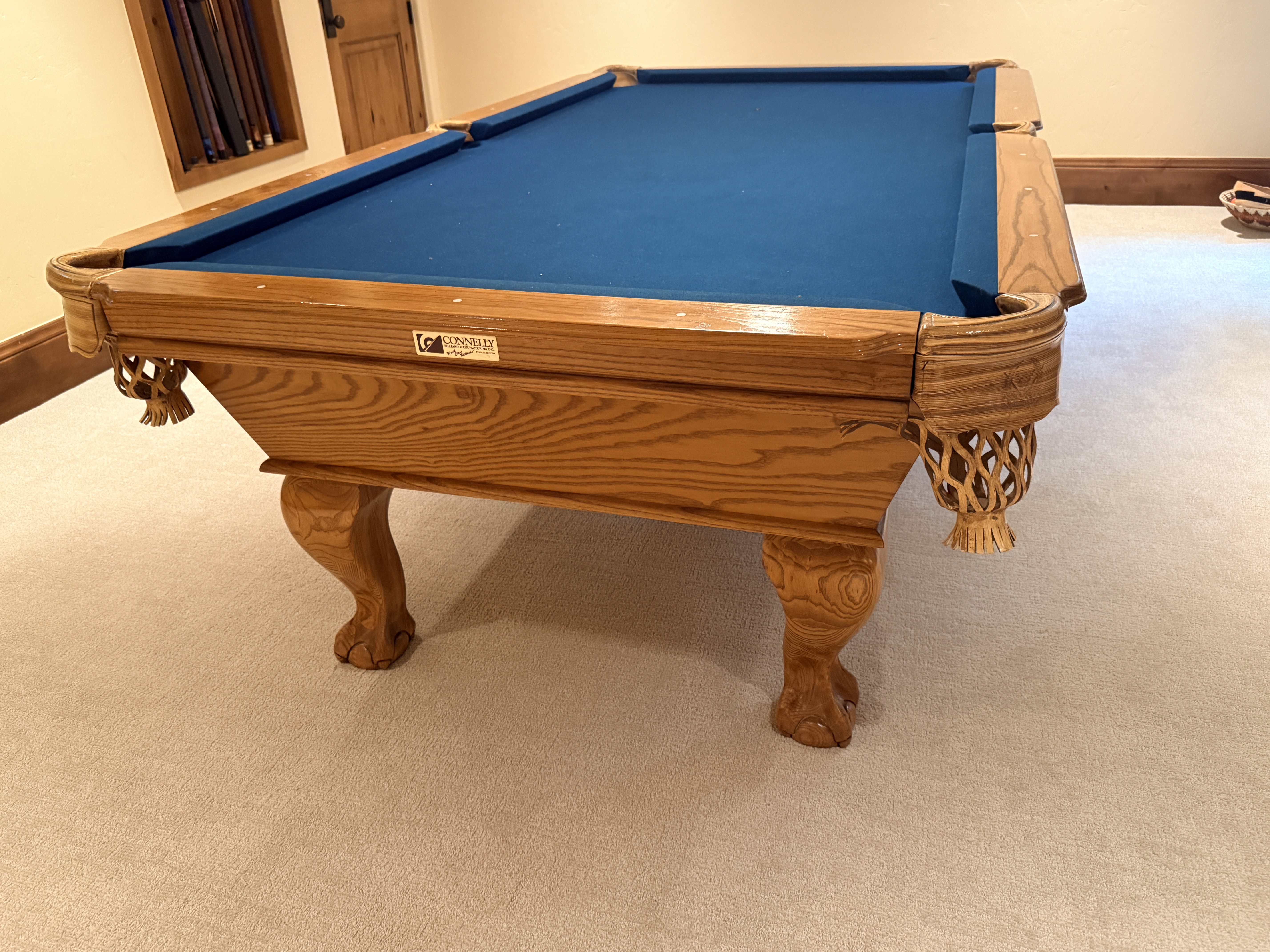 Pool table sale Denver Colorado:<br>8' Connelly Catalina. Rich medium finish on oak.<br>Ball-In-Claw legs<br>MADE IN USA!!